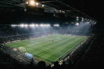 苏格兰的安迪·罗伯逊找到了一种破解FIFA新掷界外球倒计时的技巧（配图示意）